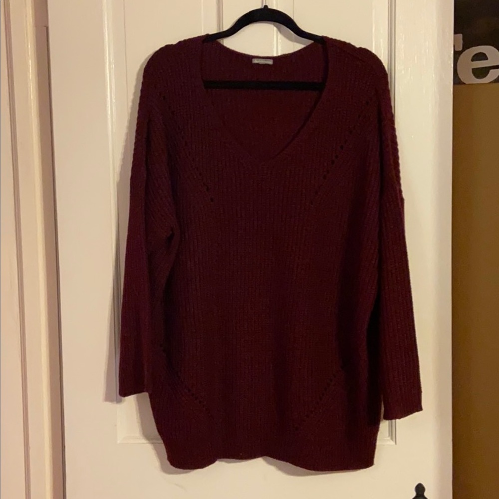 Maroon long cut v-neck sweater